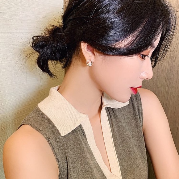 **ARACELI* Gold x Pearl Fashion Stud Earrings - Picture 3 of 5